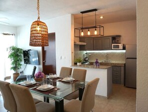 Dining - House of the yellow bike /6 pax+REEF Beach Club (Playa del Carmen)