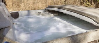 Sparrow Nest, Hot Tub, 20 min. from downtown Chattanooga!