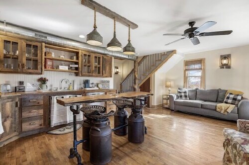 Sparrow Nest, Hot Tub, 20 min. from downtown Chattanooga!