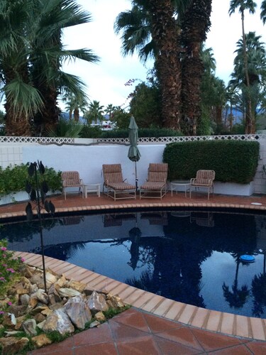 Location, location, location!  El Paseo Jewel in the desert 
