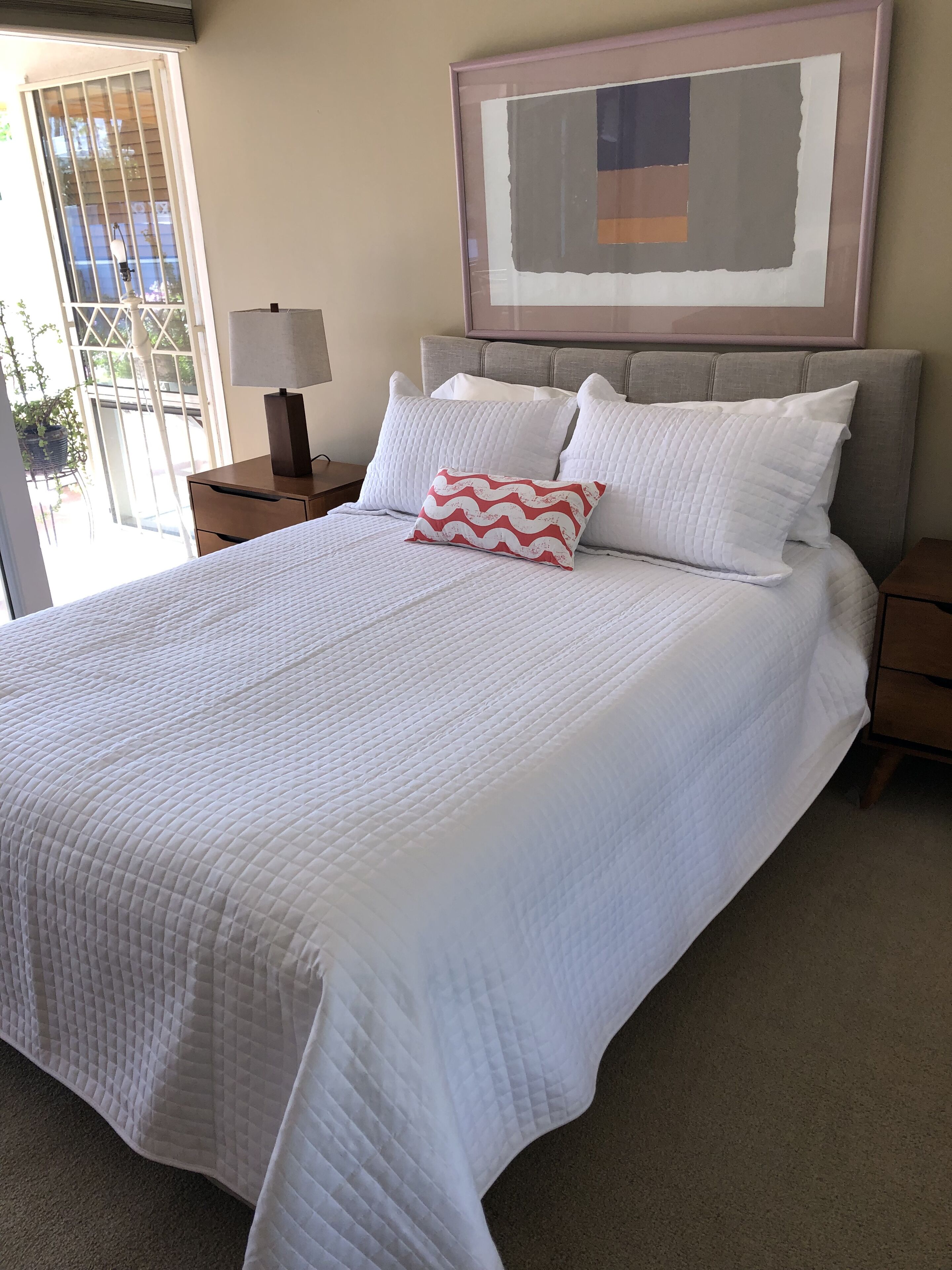 2 bedrooms, desk, iron/ironing board, WiFi