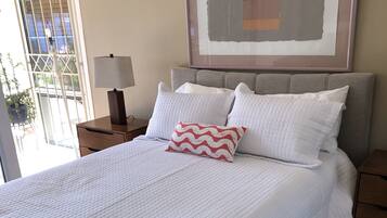 2 bedrooms, desk, iron/ironing board, WiFi