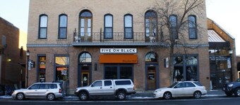 Cozy home in historic Downtown Bozeman w/great location - Gracious Urban Abode on Main Street!