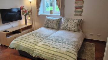 2 Schlafzimmer, Schreibtisch, Bügeleisen/Bügelbrett, kostenloses WLAN