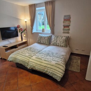 2 bedrooms, desk, iron/ironing board, free WiFi