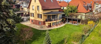 Stylish Home with Private Garden & parking