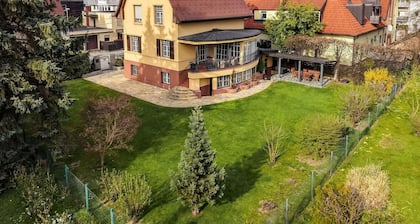 Stylish Home with Private Garden & parking