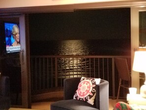 Smart TV, lettore DVD, libri