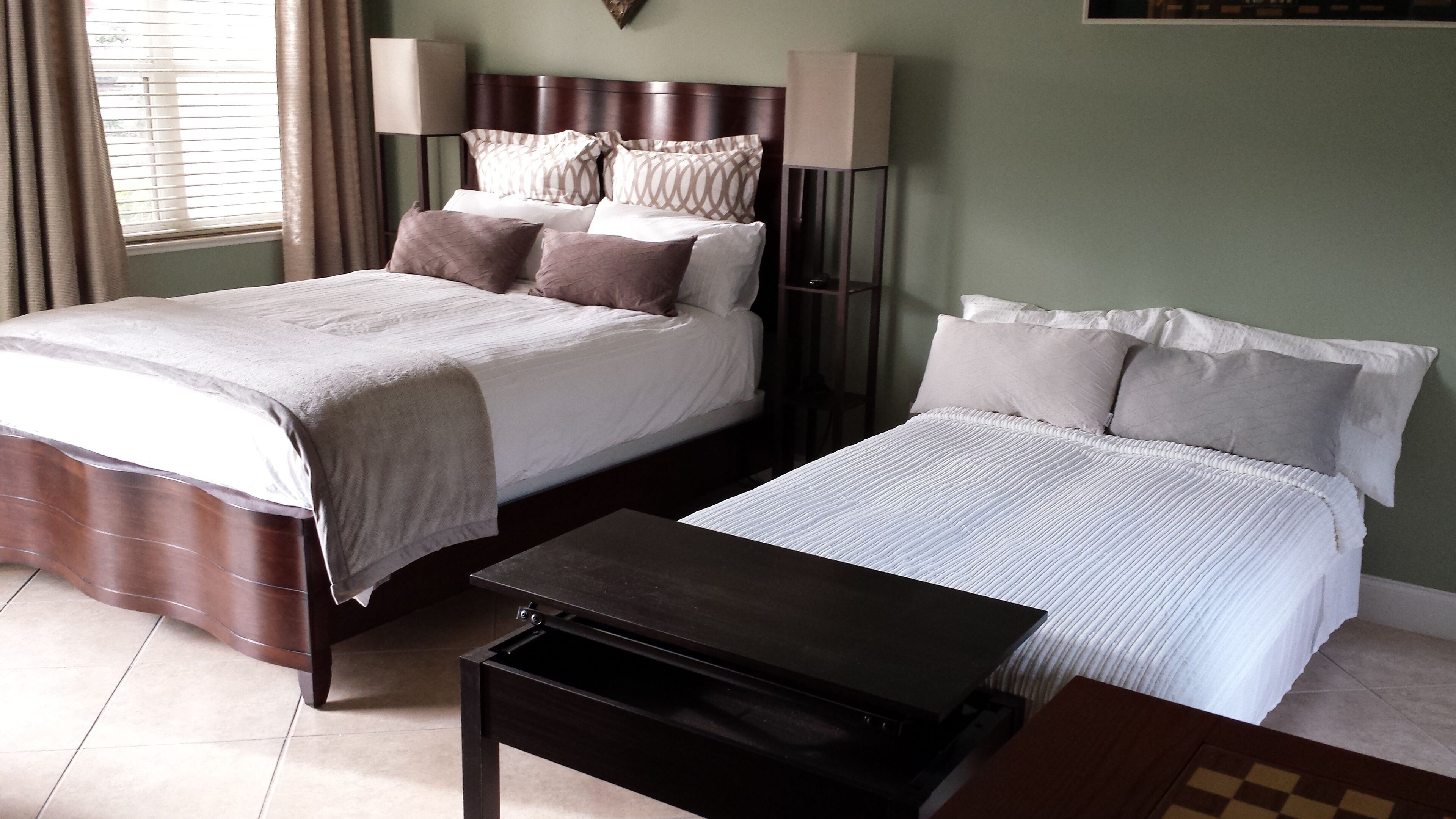 1 habitación, tabla de planchar con plancha, wifi y ropa de cama 