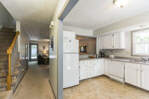 Réfrigérateur, micro-ondes, four, lave-vaisselle