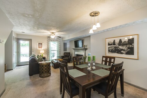 The Cozy Downtown Townhouse