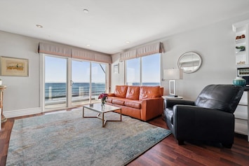 Corner unit with sea views forever!