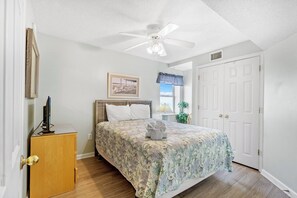 5 bedrooms, free WiFi, bed sheets