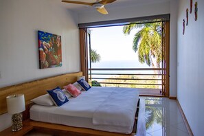 5 habitaciones, tabla de planchar con plancha y cuna de viaje 