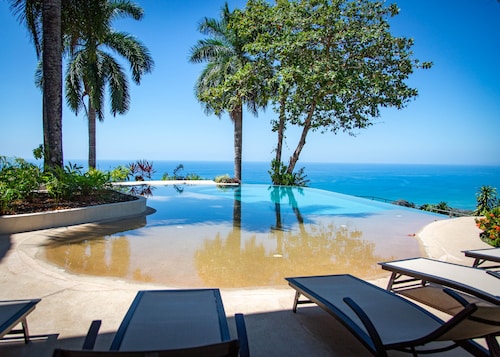 Breathtaking Sunsets And Amazing Ocean Views in Mal Pais. Sleeps 10. 