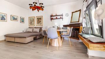 1 habitación, tabla de planchar con plancha, wifi y ropa de cama