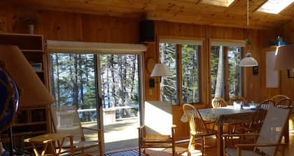 Unique ISLAND Living off the grid -Waterfront cottage
