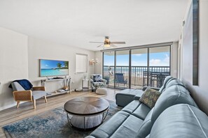 Una televisión, un reproductor de DVD