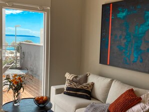 Smart TV - Deluxe beach suite with hot tub, 2 minutes away from the beach (Split)