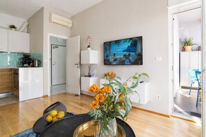 Interior - Deluxe beach suite with hot tub, 2 minutes away from the beach (Split)