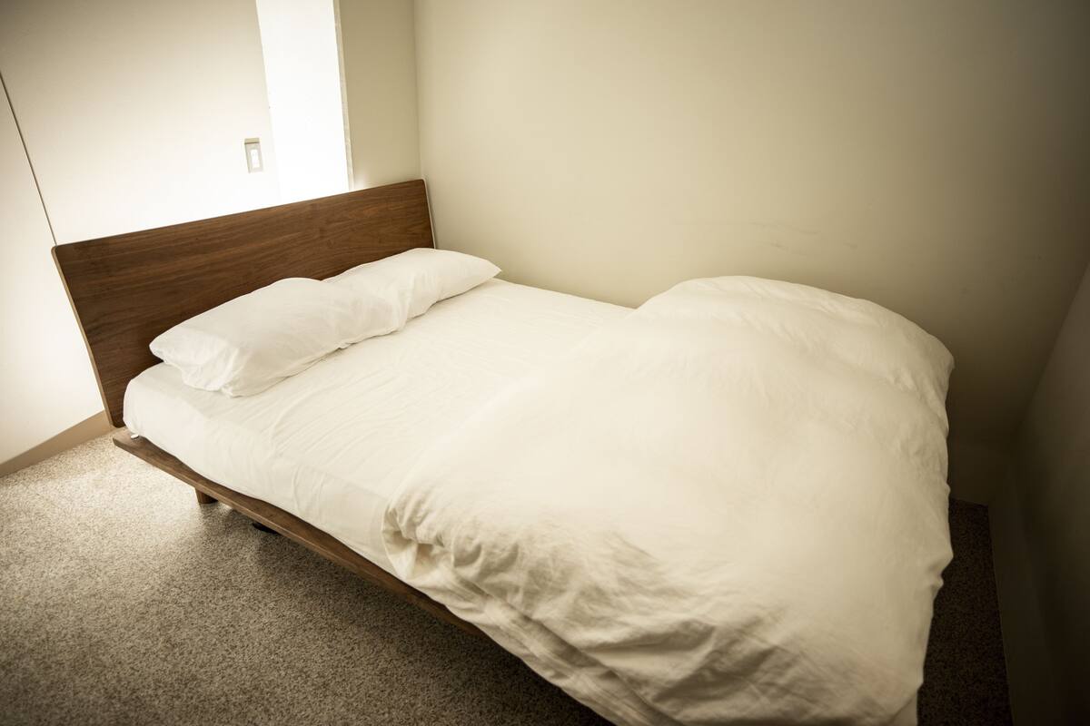 In-room safe, WiFi (free)