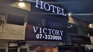 A hotel named "Victory" with a prominent sign displaying the name and contact number. - Victory Hotel (Johor Bahru)