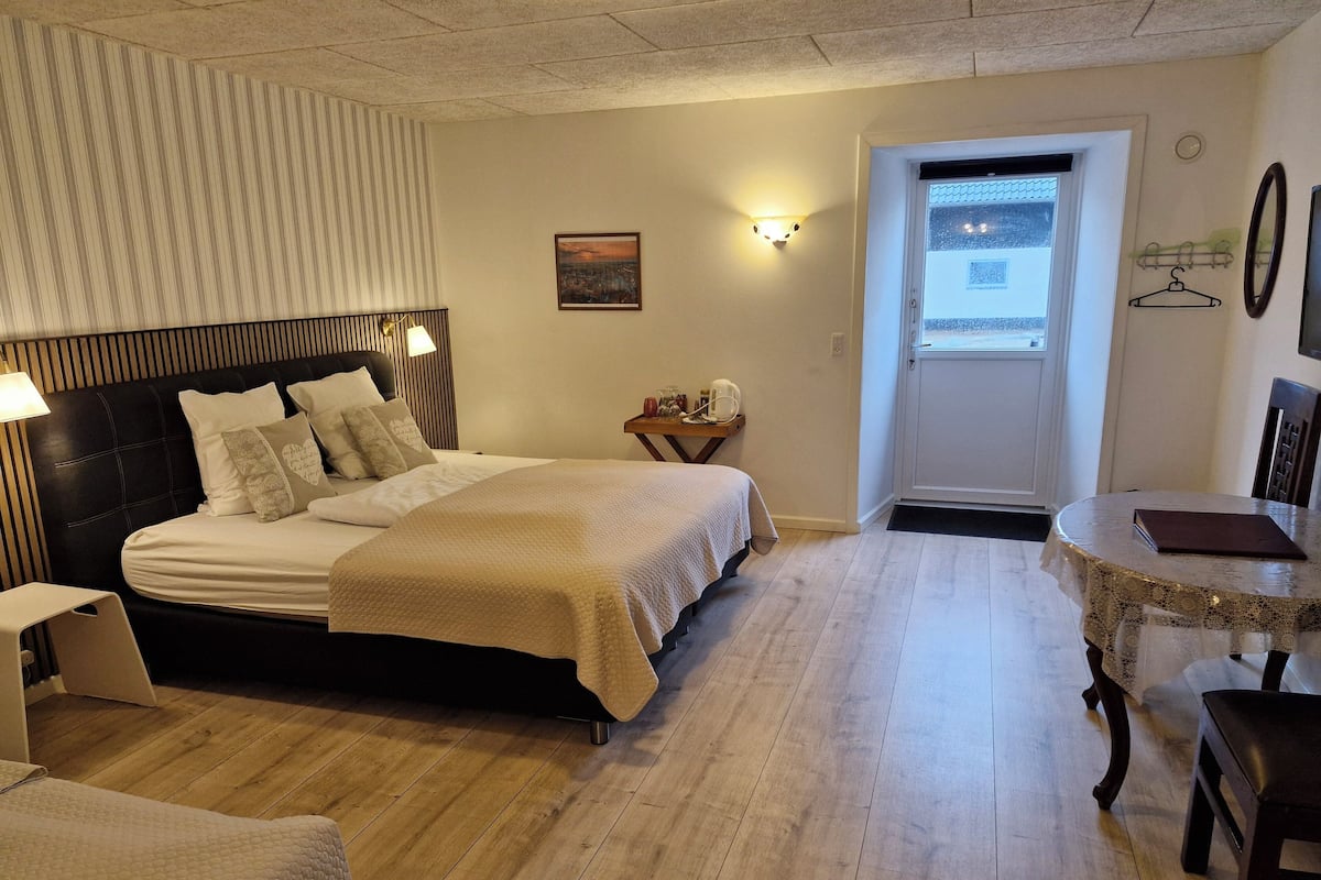 Comfort tweepersoonskamer, uitzicht op de binnenplaats | 1 slaapkamer, luxe beddengoed, individueel gedecoreerd