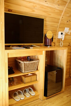 Minibar, desk, free WiFi