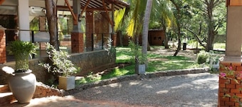 Hotel Araliya