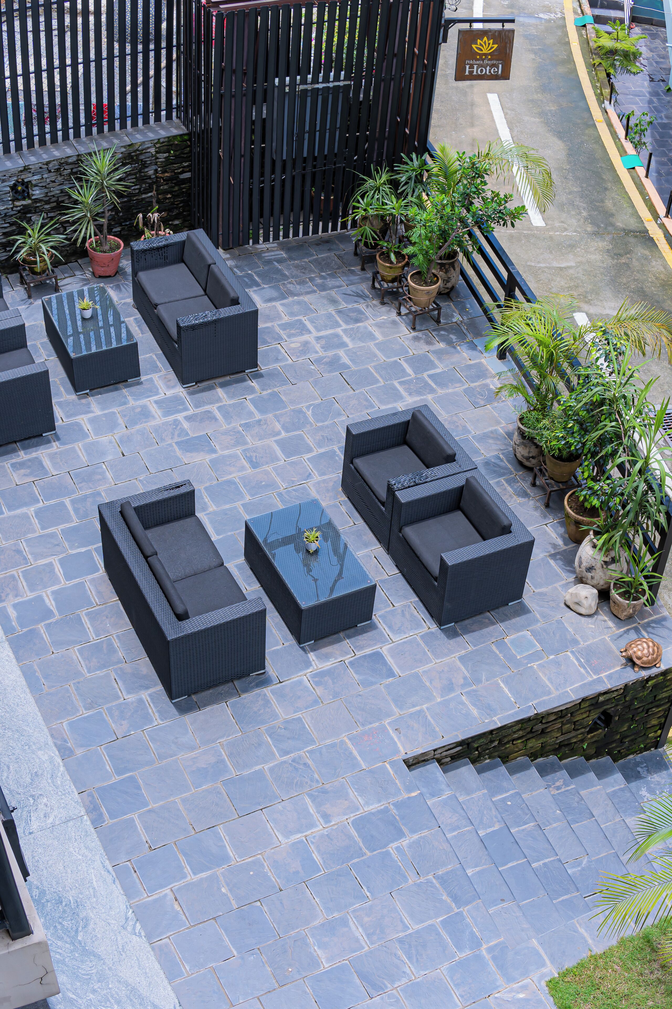 Breakfast served, international cuisine