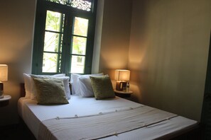 Zimmersafe, schallisolierte Zimmer, Bügeleisen/Bügelbrett
