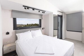 Deluxe Villa, 1 Bedroom | 1 bedroom, soundproofing, free WiFi, bed sheets - Blue Avenue (Kassandra)