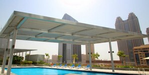 Outdoor pool - HiGuests - Central Park (Dubai)