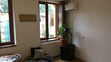 Basic Twin Room, 2 Twin Beds, Non Smoking | 1 bedroom, free WiFi