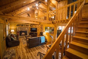 Televisio, takka, DVD-soitin, pöytäjalkapallopöytä