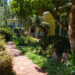 Exterior detail - Country Farm Condo w/kitchen, near 7 Feathers Casino on OR Hwy 5; Dog friendly (Riddle)