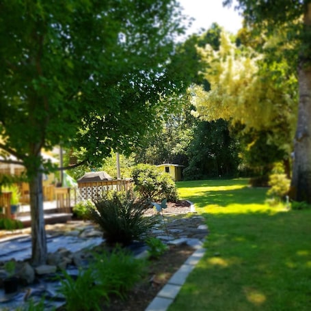 Property grounds. Country Farm Condo w/kitchen, near 7 Feathers Casino on OR Hwy 5; Dog friendly