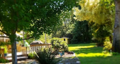 Country Farm Condo w/kitchen, near 7 Feathers Casino on OR Hwy 5; Dog friendly