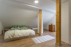 2 多间卧室、熨斗/熨衣板、WiFi、床单