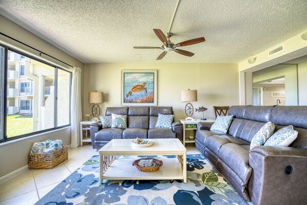 Téléviseur, table de baby-foot, table de ping-pong, livres