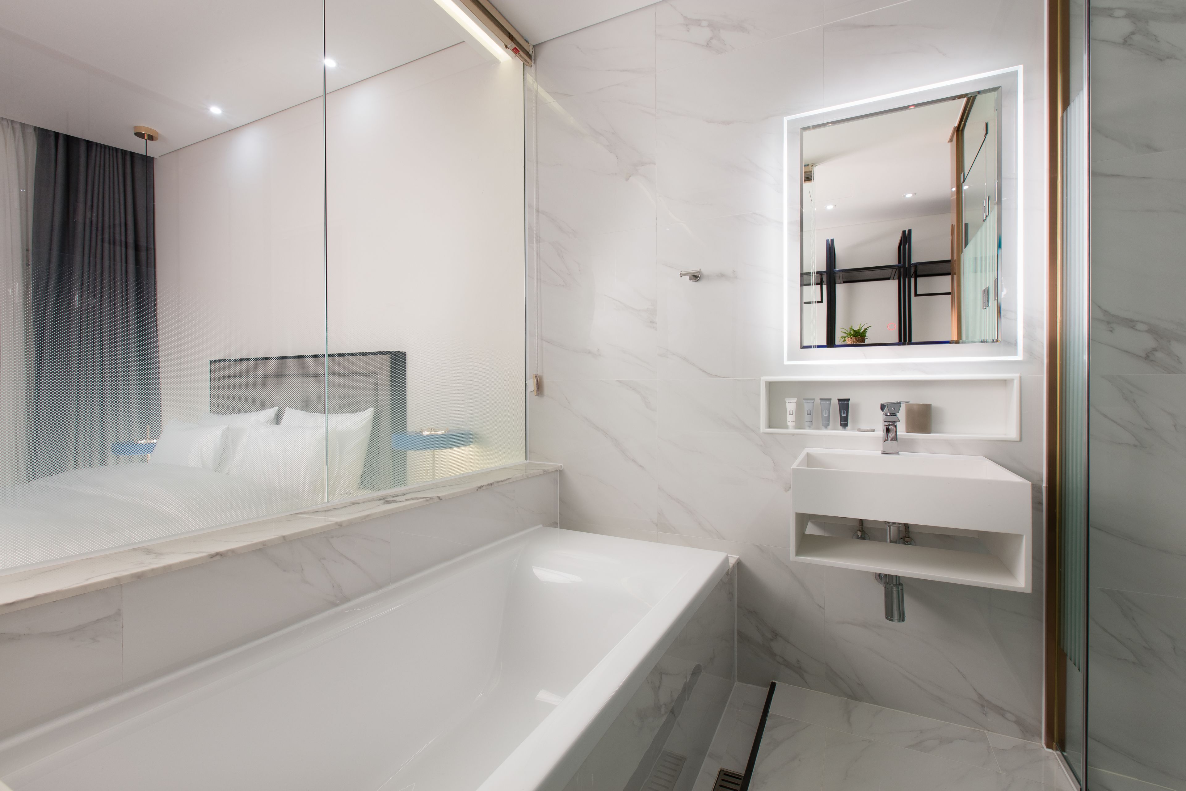 deluxe double room, terrace | deep-soaking bathtub