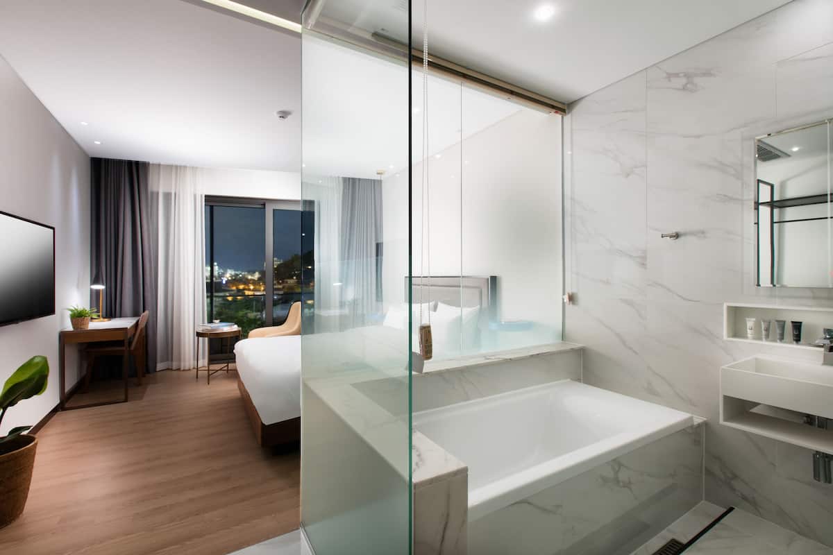 Deluxe Double Room, Terrace | Deep-soaking bathtub