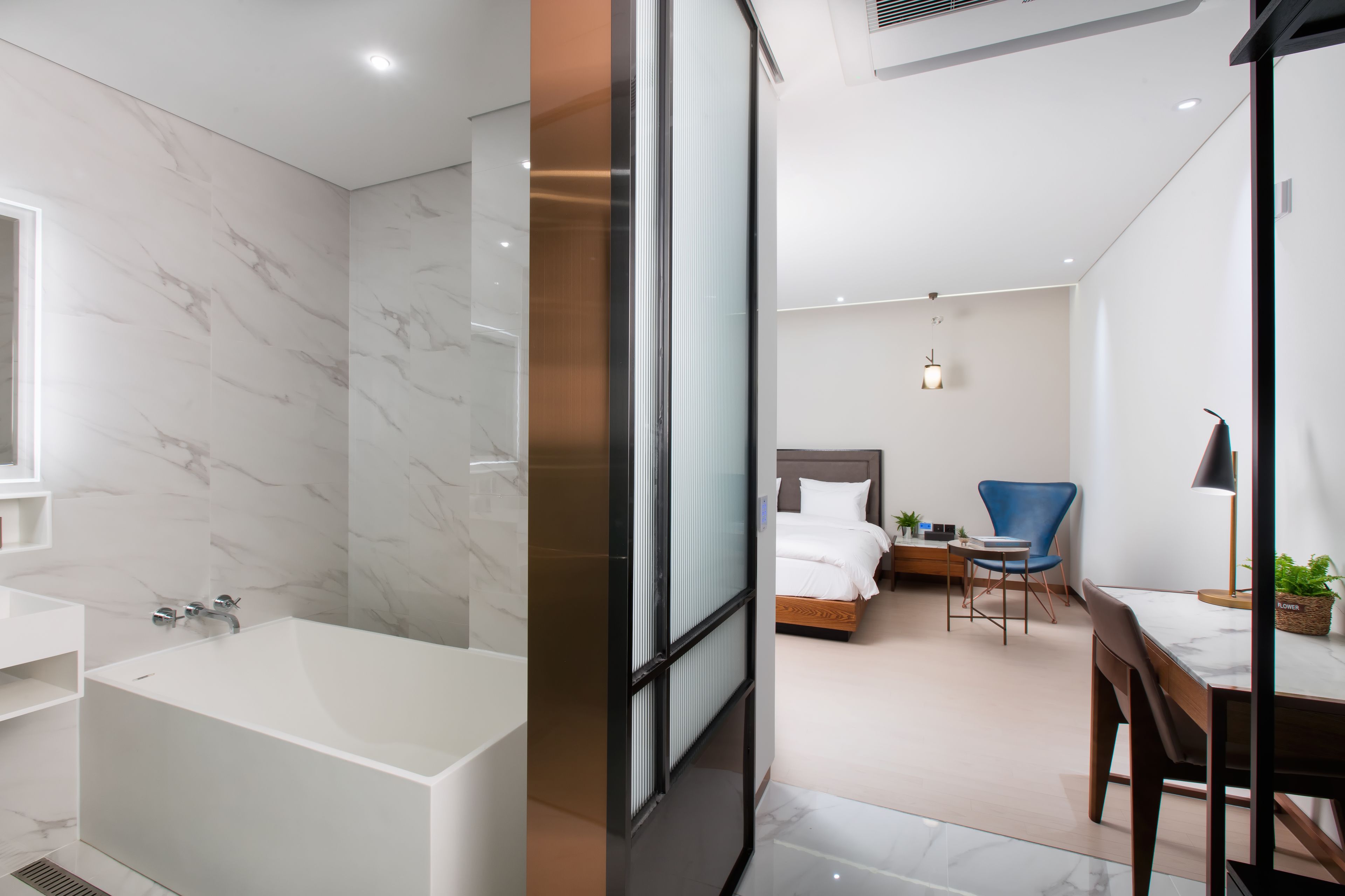 grand premium double | living area | flat-screen tv