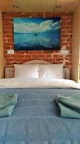 Sirma's Studio - Centermost Artsy Cozy Apartment, Quiet, W&D, fast WiFi