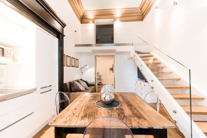 Elegant, High Ceiling, Central, at walking distance from everything 