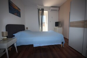 3 bedrooms, iron/ironing board, WiFi, bed sheets -  Sunny Holiday home Kolic with pool (Istria) (Vodnjan)