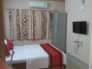 7 habitaciones, tabla de planchar con plancha, wifi y ropa de cama