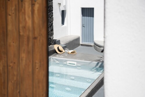 QUIET TEIL VON FIRA SEHR ZENTRAL 3 SCHLAFZIMMER 2 BADEZIMMER SPACIOUS TRADITION MODERN