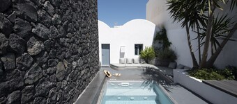 QUIET PART OF FIRA VERY CENTRAL 3 BEDROOM 2 BATHROOMS SPACIOUS TRADITION MODERN