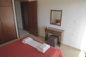 2 bedrooms, iron/ironing board, Internet, bed sheets